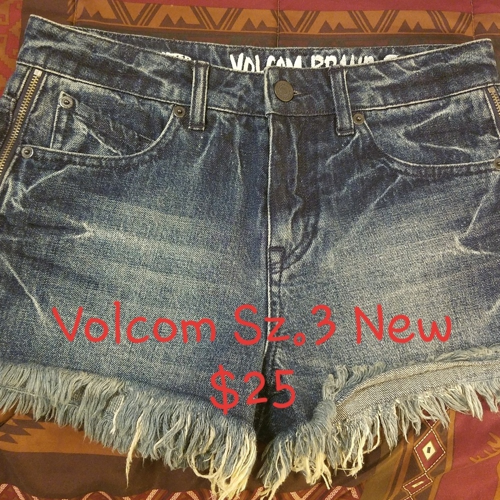 Volcome shorts